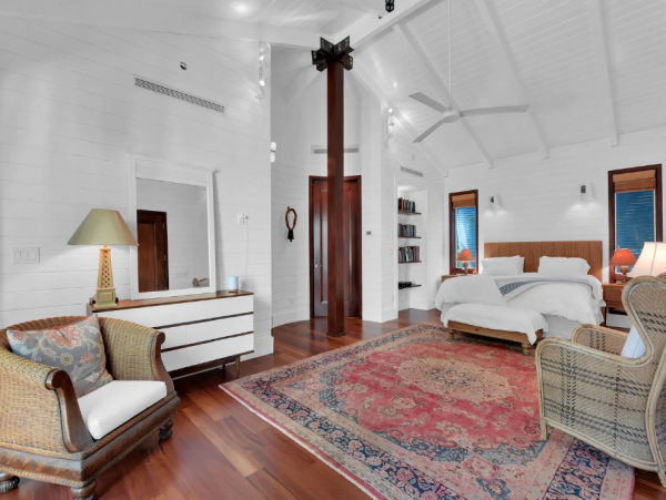 Luxury Coastal Retreat in Naples - Your Perfect Getaway